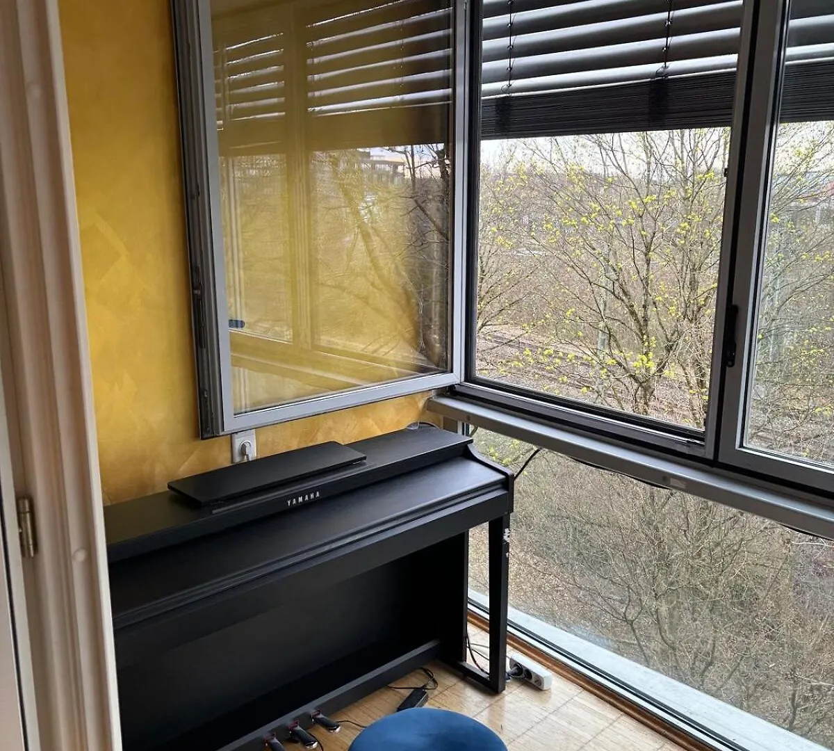 55 M2 Sunny Westend Flat Munich Germany