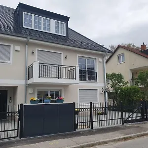 Helle 3 Souterrainwohnung In Einem Neubau-villa Apartment